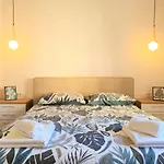 Tom's Luxury Zadar, Branimirova Obala