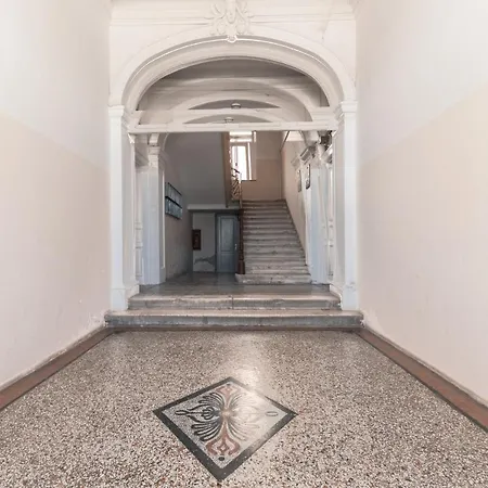 Tom's Luxury Zadar, Branimirova Obala