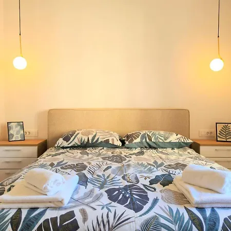 Tom's Luxury Zadar, Branimirova Obala