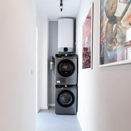 Tom's Luxury Zadar, Branimirova Obala *