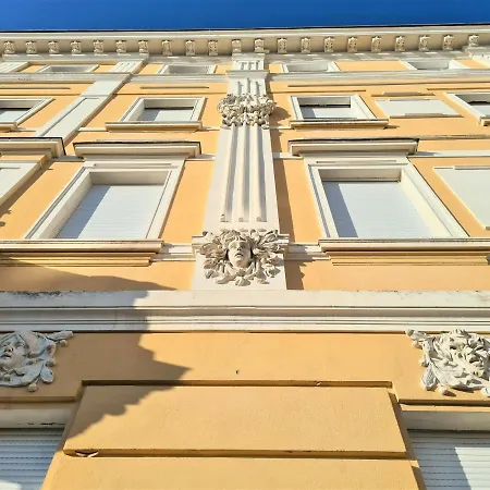 Daire Tom's Luxury Zadar, Branimirova Obala