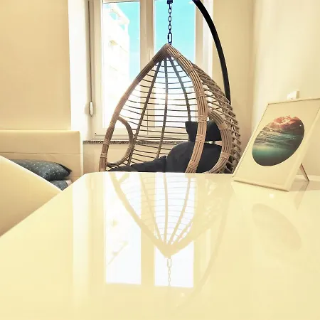 Tom's Luxury Zadar, Branimirova Obala