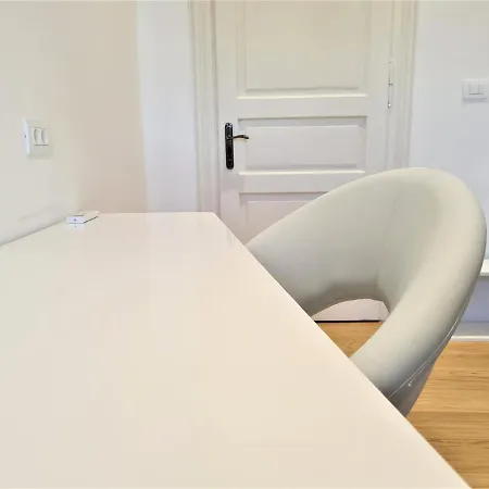 Tom's Luxury Zadar, Branimirova Obala *