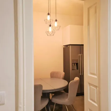 Tom's Luxury Zadar, Branimirova Obala