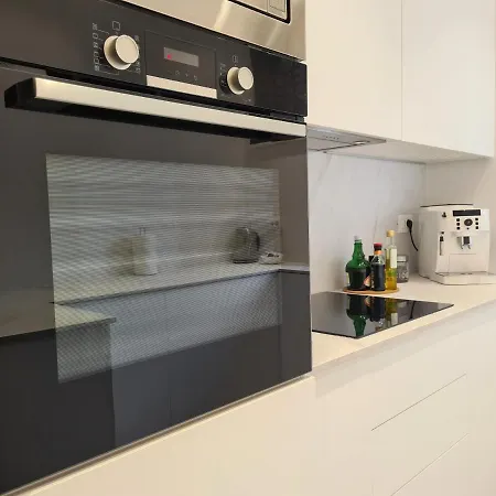 Tom's Luxury Zadar, Branimirova Obala