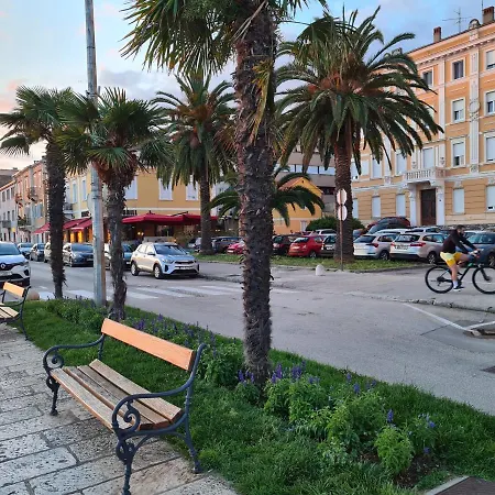 Tom's Luxury Zadar, Branimirova Obala * ザダル