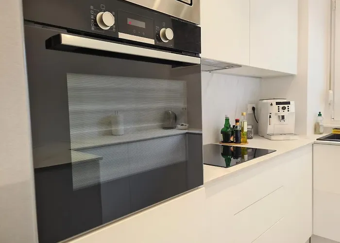 Tom's Luxury Zadar, Branimirova Obala